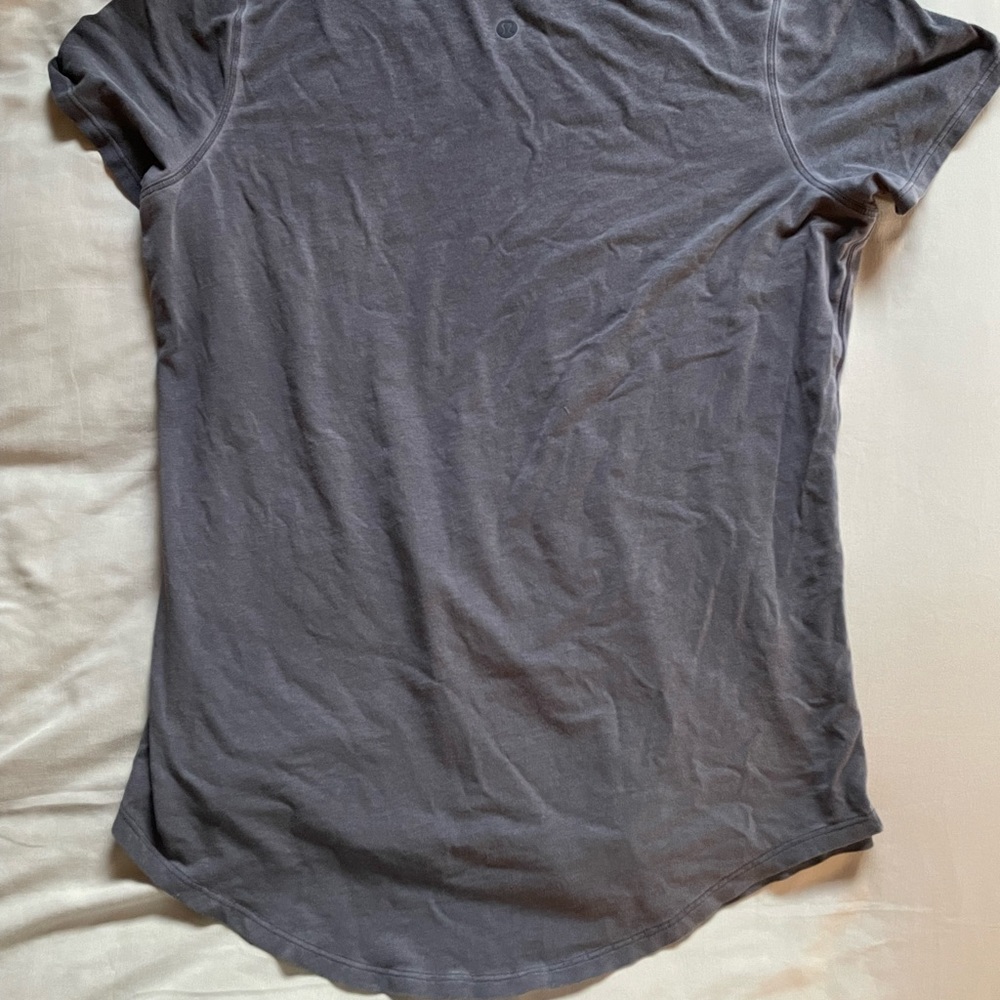 Lululemon Crew *Fade Size 6 Color is a blue/grey tie dye